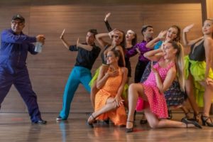 “Décadas” se presentará hoy en el Teatro Colón