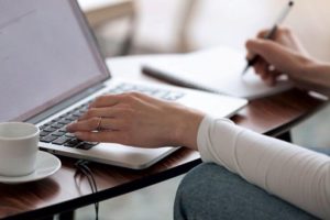 Los estatales, desde casa. La Provincia adhiere a las nuevas medidas aplicadas por Nación para disminuir los casos de cornavirus.