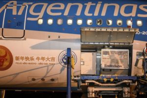 Llegaron al país un millón de vacunas Sinopharm provenientes de China