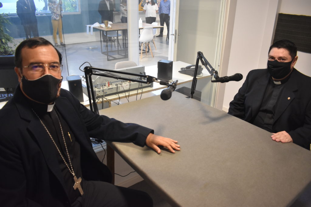Se inauguró el nuevo estudio de radio en FASTA donde funcionará la FM del Obispado de Mar del Plata