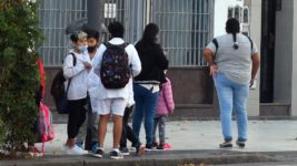 El Gobierno porteño analiza nuevas medidas restrictivas y un esquema mixto para la educación