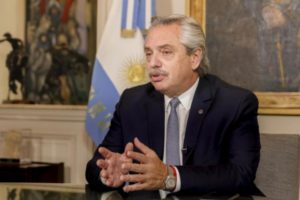 Alberto Fernández contrajo coronavirus, pero remarcó que se encuentra “físicamente bien”