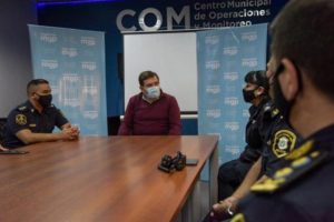 El intendente felicitó a efectivos policiales que salvaron la vida a una señora de 72 años: “Son un orgullo”