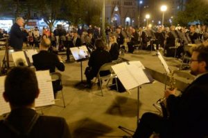Con el encendido de las farolas, quedó reinaugurado el Palco de los Músicos en Plaza San Martín
