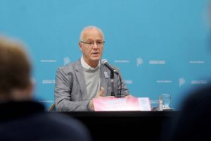 Gollan: «Dentro de dos o tres días comenzará a notarse el efecto de las restricciones»