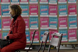 En dos semanas comenzarán a vacunar a los mayores de 18 con comorbilidades