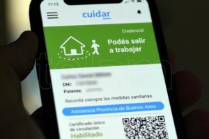 Habrá que volver a tramitar los permisos “no esenciales” para transitar por la calle