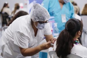 Desde mañana se podrán vacunar, sin turno, todos los grupos de riesgo