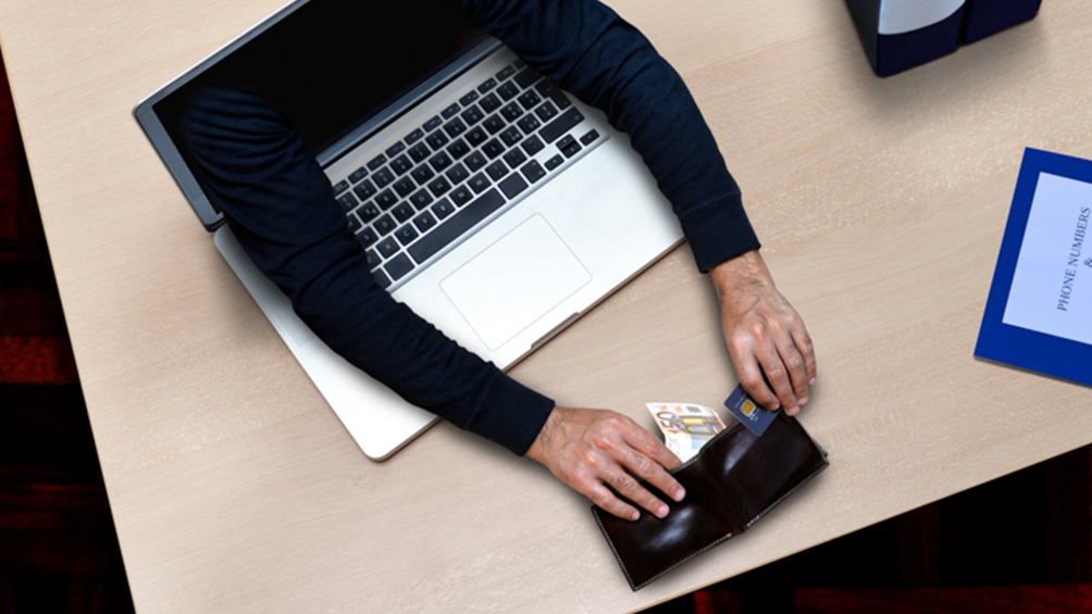 Bancos en Estados Unidos y Uruguay cierran cuentas de argentinos