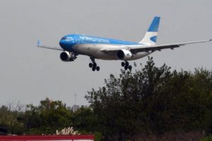 Partió a Moscú el vuelo que traerá el reactivo para la fabricación local de la Sputnik V y más dosis