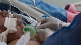 La ocupación de pacientes con coronavirus en terapia intensiva creció casi un 50% en un mes