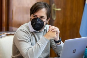 Kreplak: «Reducir la movilidad y aumentar el ritmo de vacunación está dando efecto»