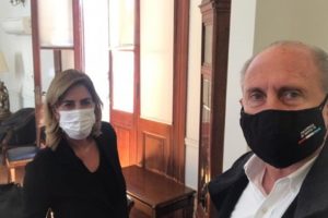 Omar Perotti junto a la diputada Cesira Arcando luego de la reunión que mantuvieron días atrás