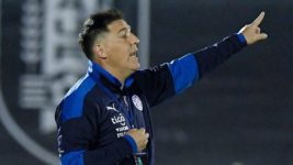 Eduardo Berizzo: «Somos capaces de jugarle de igual a igual a la Argentina»
