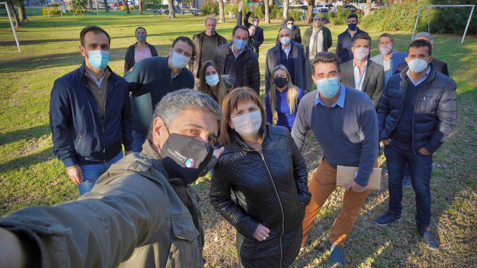 Jorge Macri contrataca con una foto junto a Patricia, intendentes y legisladores