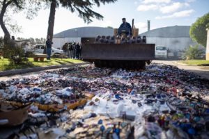 El Municipio destruyó cerca de 6 mil lentes que se comercializaban de modo ilegal