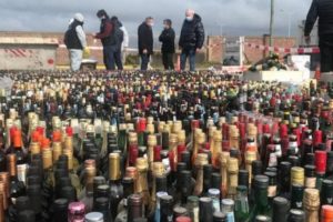 Destruyeron envases con más de 10.000 litros de alcohol incautado en fiestas clandestinas