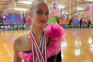 La joven patinadora artística Ona Palumbo se consagró bicampeona en Estados Unidos