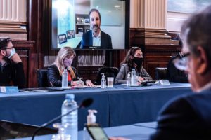 Pfizer negó “pedido de pagos indebidos o existencia de intermediarios” en la negociación por las vacunas