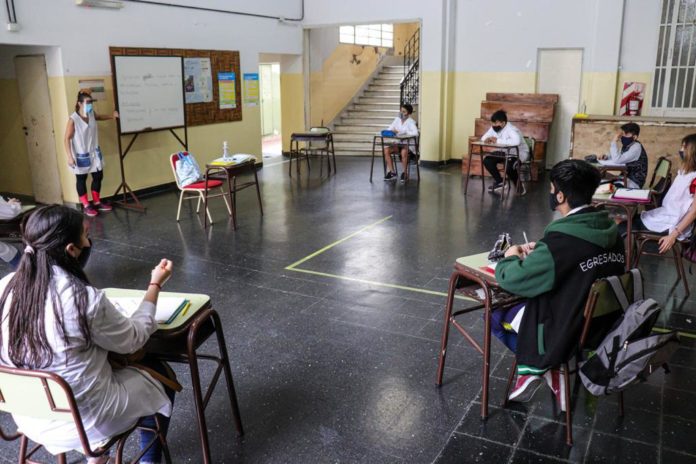 Escuelas de 24 distritos del interior vuelven a las clases presenciales