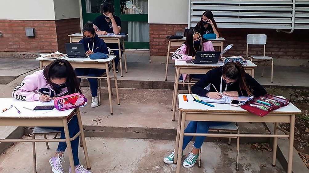 Educación propone fijar piso mínimo de 70% de contenidos aprobados para promocionar de grado o año