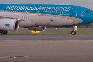 Aerolíneas inició un operativo para traer 8 millones de dosis de Sinopharm desde China