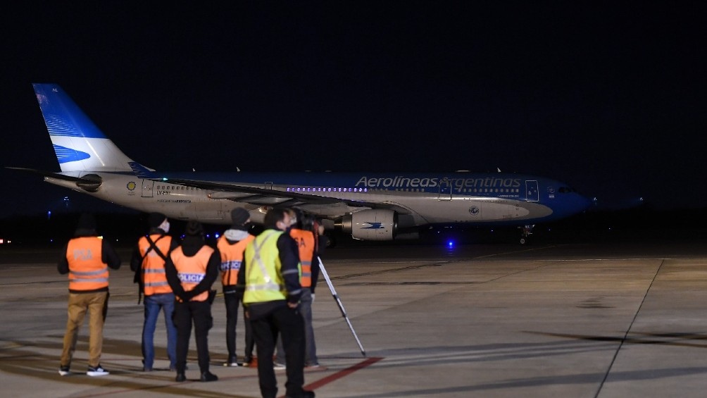 Llegaron al país 3,5 millones de dosis de la vacuna Moderna desde Estados Unidos