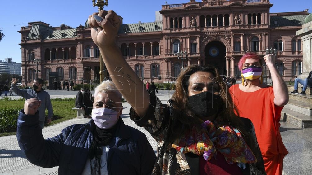 El incómodo momento que vivió Alberto Fernández en la entrega del nuevo DNI a una persona no binaria