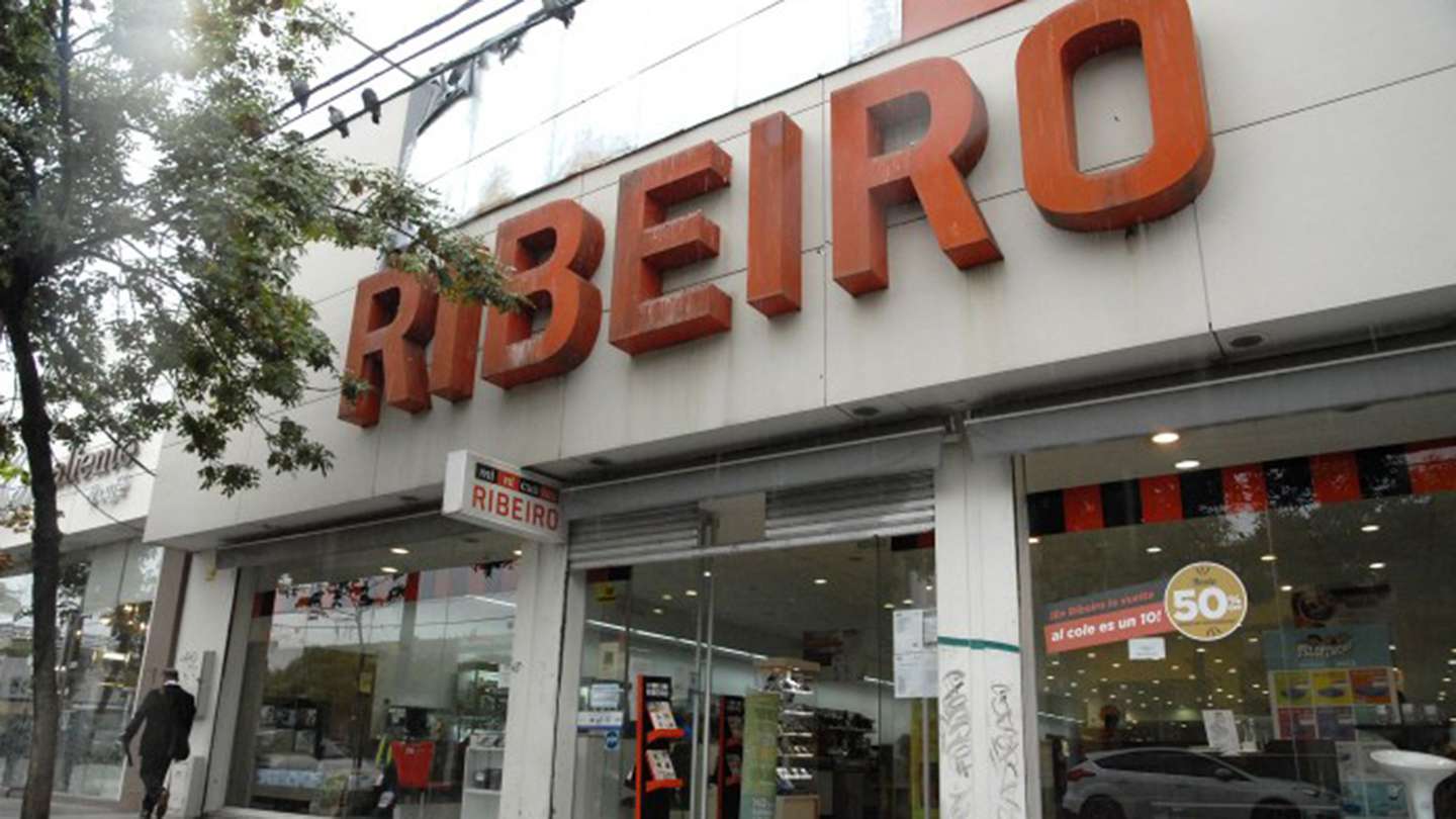 Otra cadena de electrodomésticos en crisis: Ribeiro dejó de pagar sueldos y busca comprador