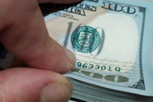 El dólar blue arrancó la semana en alza con el valor más alto desde octubre