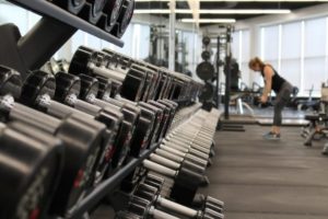 Montenegro firmó la exención de la tasa por publicidad y propaganda para cines, gimnasios y natatorios