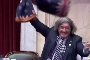 José Luis Ramón, el legislador que revoleaba una frazada, se sumará al Frente de Todos en Mendoza