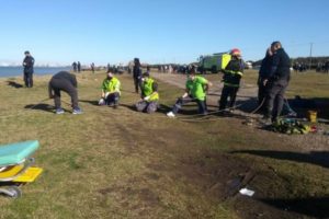 Un pescador cayó por un acantilado y fue rescatado por bomberos y policías
