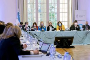 En agosto se dará prioridad a completar el esquema de vacunación en mayores de 50 años