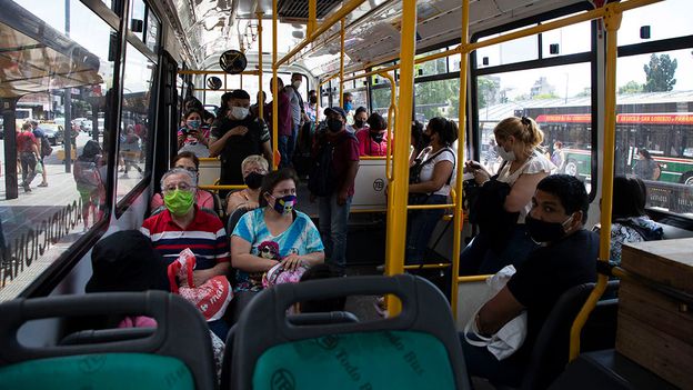 El transporte público deja de ser sólo para esenciales: cuál es el cupo en cada caso