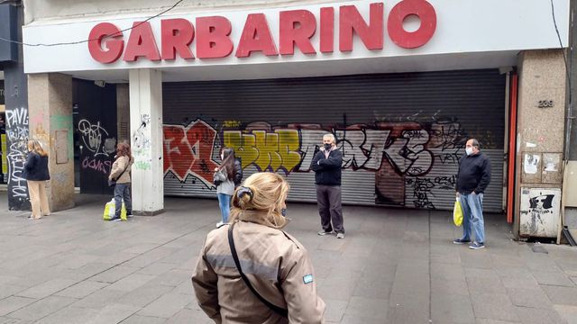 Garbarino: al cierre de locales se suman pedidos de quiebra y embargos