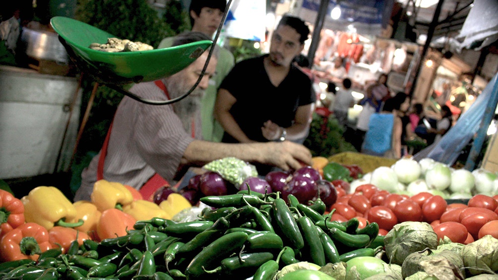 Los alimentos volvieron a presionar la inflación en julio, según estimaciones privadas