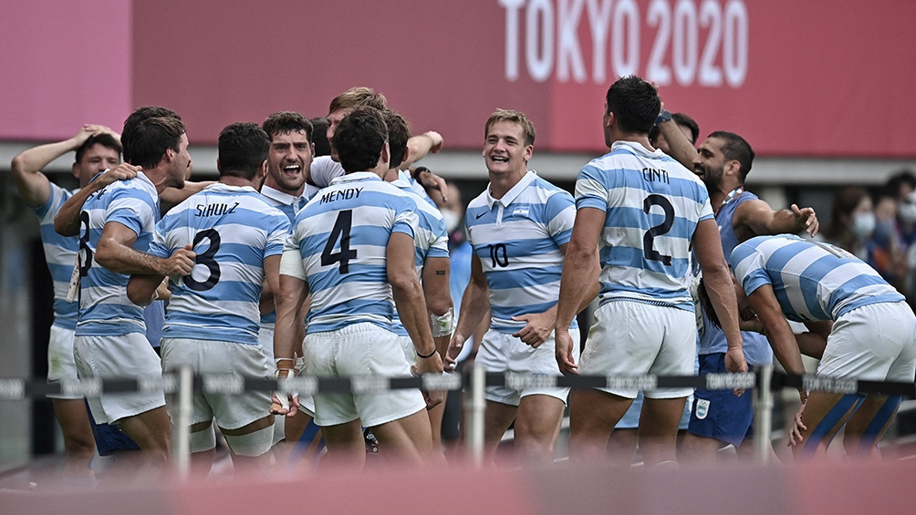 A puro festejo, Los Pumas llegaron al país luciendo la medalla de bronce