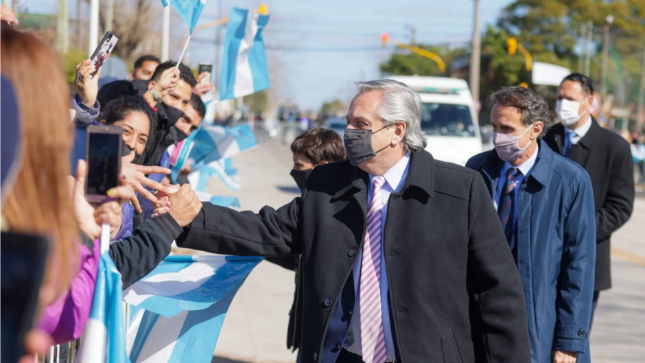 Encuesta: Alberto podría perder la mitad de sus votos por la foto del cumpleaños en Olivos