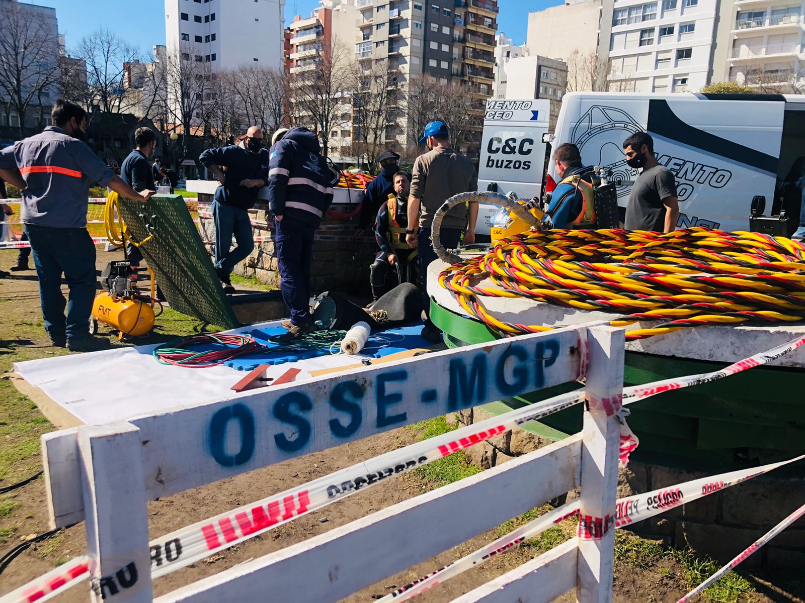 OSSE trabajó con buzos para inspeccionar la Estación Plaza Mitre