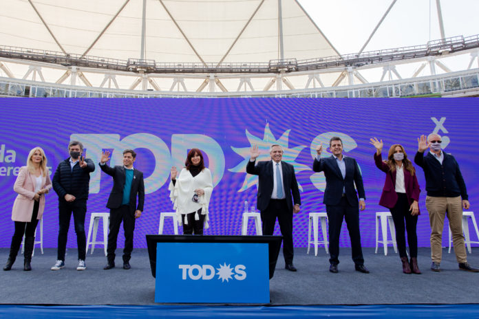 La incómoda interrupción de Cristina Kirchner a Alberto Fernández para sacarle el micrófono ..