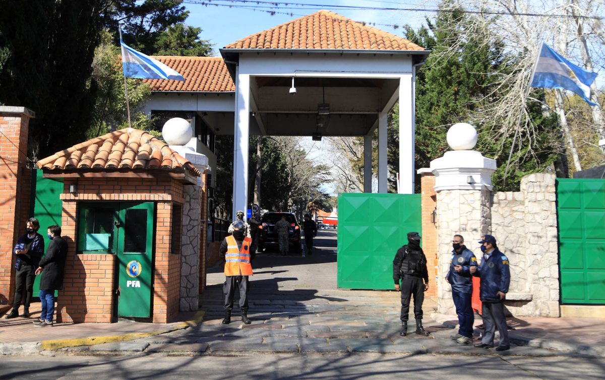 El Presidente ofreció donar la mitad de su sueldo como reparación de la Fiesta de Olivos