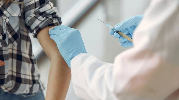 La Provincia confirmó que en 48 horas estarán los resultados de la combinación de dosis contra el coronavirus