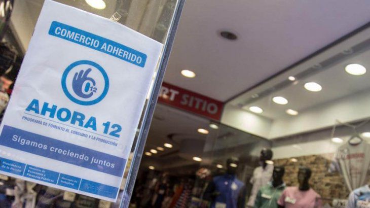En plena campaña, medio Gabinete se reúne para anunciar planes para comprar en hasta 30 cuotas