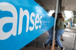 ANSES recomienda no hacer filas en los bancos por la ola de calor