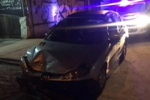 Conductor borracho chocó contra una camioneta estacionada
