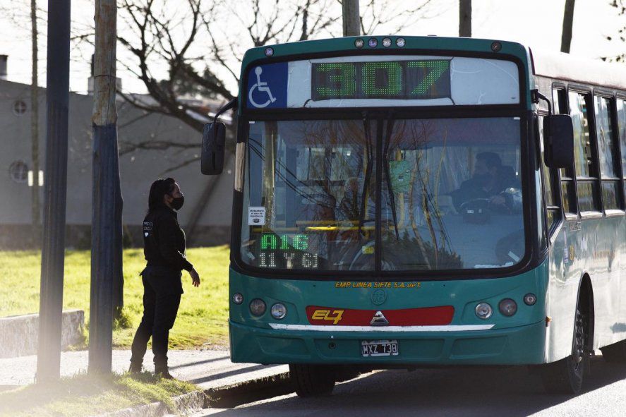 La Plata: rige desde esta noche un paro total de colectivos