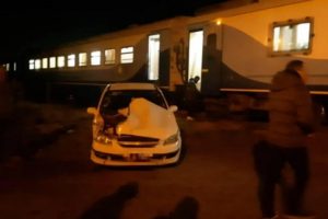 Chocaron un tren y un auto: no hubo heridos de gravedad