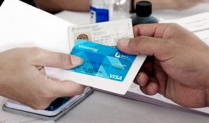 Para economistas, las medidas del Gobierno son «a cuentagotas» y tienen un «impacto retrasado»