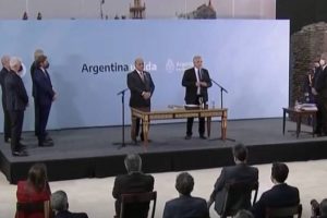 La chicana de Alberto Fernández a Aníbal Fernández en el acto de asunción: “Fue ministro de varias cosas”